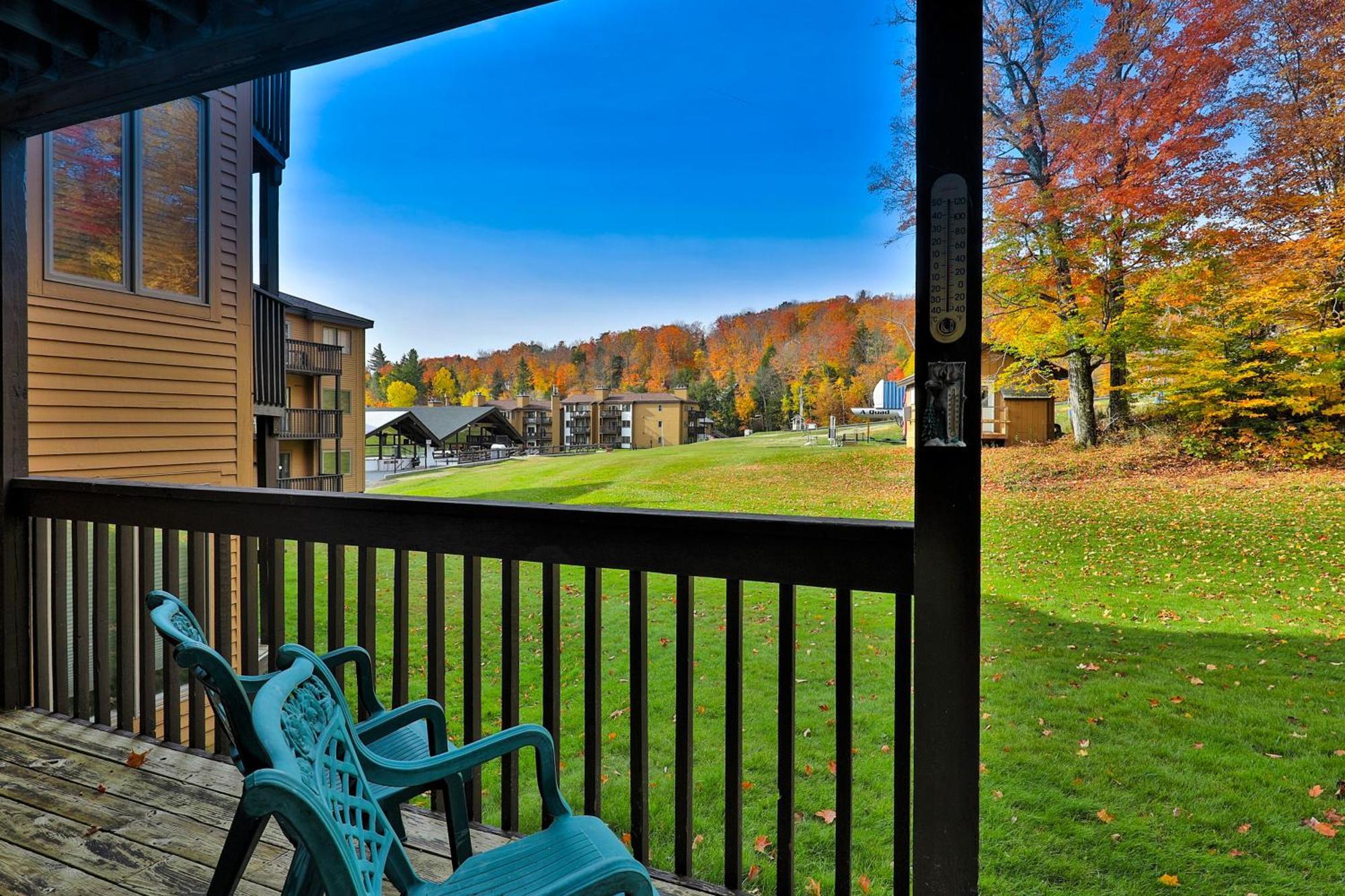 Okemo Mountain Lodge لودلو الغرفة الصورة